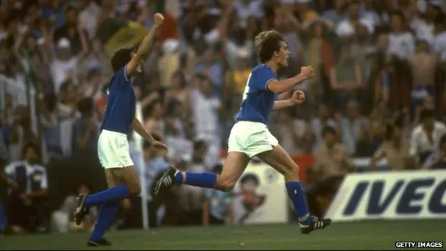 شادی تاردلی پس از گل زدن به آلمان غربی در فینال جام جهانی