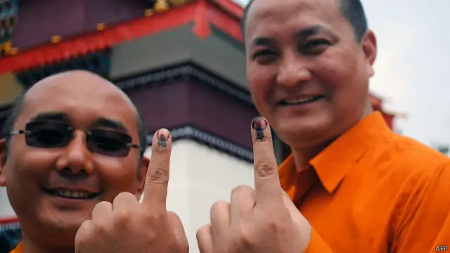 එක් ආසනයක් බෞද්ධ භික්ෂූන් වහන්සේ නමක් වෙනුවෙන් වෙන් කර තිබේ