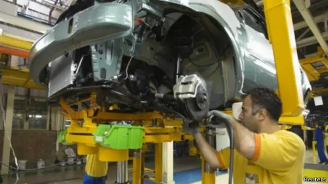 تتضمن الاتفاقية النووية المؤقتة تخفيف الحظر على المنتجات المغذية لصناعة السيارات وقطع غيارالطائرات المدنية.