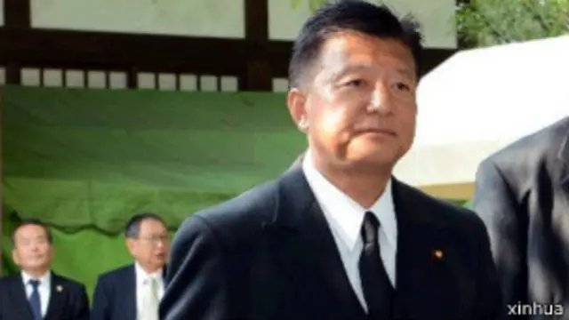 日本总务相新藤义孝参拜靖国神社