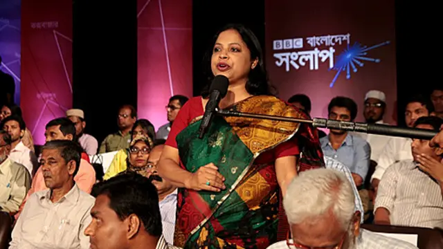 প্রশ্ন করছেন একজন দর্শক