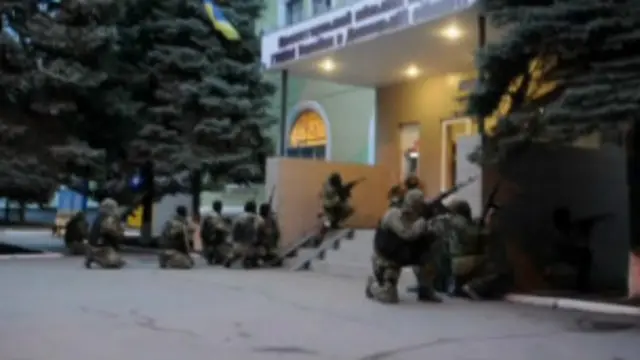 وړمه ورځ هم روس پلوو مظاهره چيانو د اوکراين په ختيځ کې د پوليسو يوه پوسته ونيوله