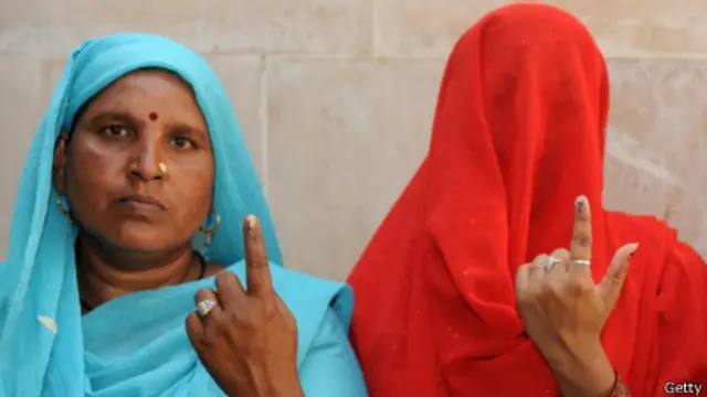 Две женщины, индуистка и мусульманка