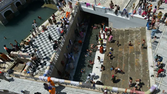 गुरुद्वारा पंजा साहिब, पाकिस्तान