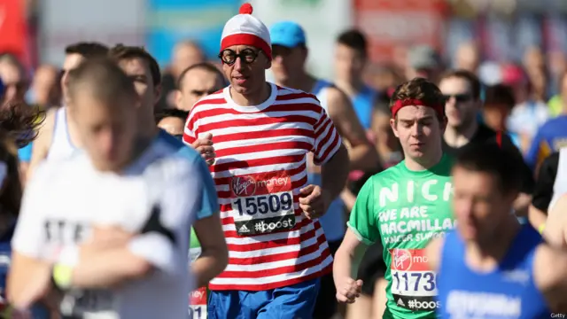 ایک اندازے کے مطابق 36 ہزار شوقیہ کھلاڑیوں، مشہور شخصیات نے اس ریس میں حصہ لیا۔