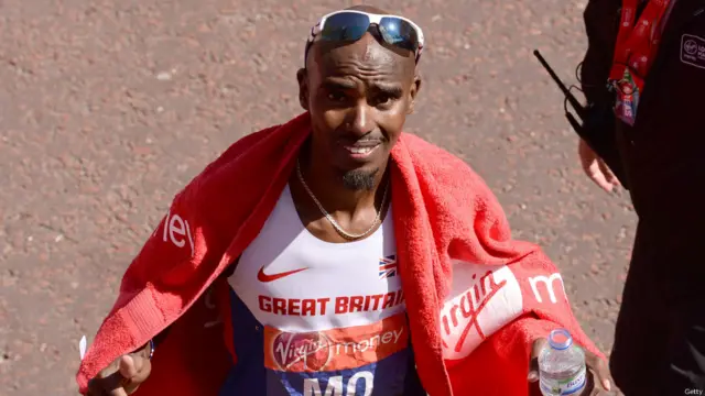 برطانیہ کے ایتھلیٹ محمد فرح جنھوں نے لندن اولمپکس میں دس اور پانچ ہزار میٹرز ریس جیتی تھی اور ان سے میراتھن ریس جیتنے کی کافی توقع کی جا رہی تھی لیکن وہ اس ریس میں 8ویں پوزیشن پر رہے۔