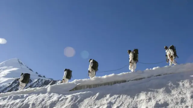 سیاچن پر پاکستانی اور بھارتی فوجیوں کا سب سے بڑا دشمن برفانی موسم ہے