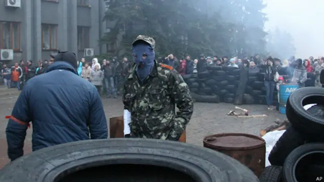 د اوکرایین حکومت وویل، که چېرې له حکومتي ودانیو روسي پلوي ځواکونه ونه وځي، نو پوځي عملیات به ورباندې پیل کړي.