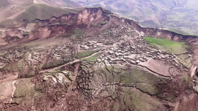 د تخار د والي وياند سنت الله تيمور وويل چې د رستاق ولسوالۍ د خواجه خيرآب کلی تېره شپه له منځه تللی دی.