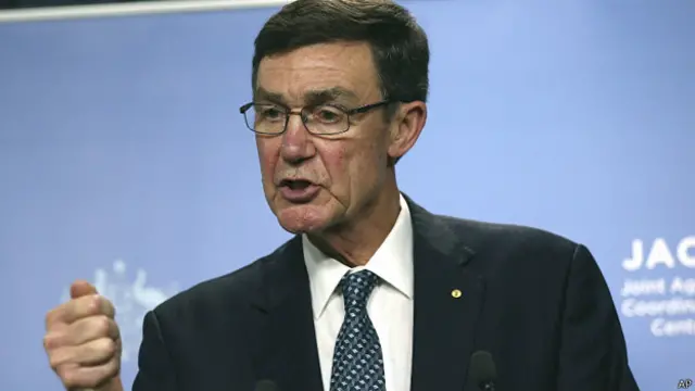 休斯顿退休空军上将在珀斯会见媒体记者（14/4/2014）