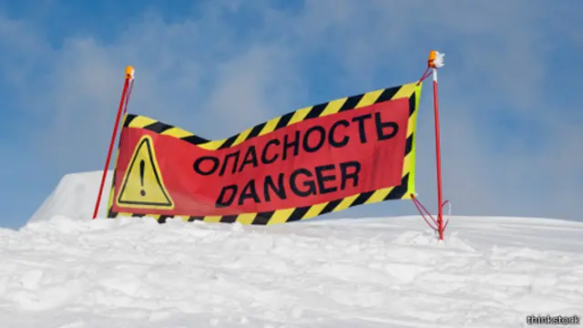 Предупреждаение об опасности на горнолыжной трассе в Сочи