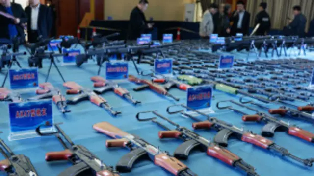 اسلحے اور گاڑیوں کی خریداری کا ٹھیکہ پسندیدہ افراد کو دیا گیا تھا