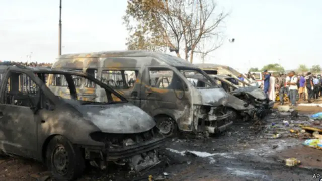 16辆豪华旅游车以及24辆小巴在这个爆炸事件中被摧毁。