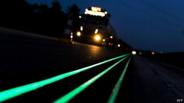 Jalan yang dapat menyala di malam hari di Belanda, AFP