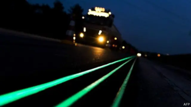Jalan yang dapat menyala di malam hari di Belanda, AFP