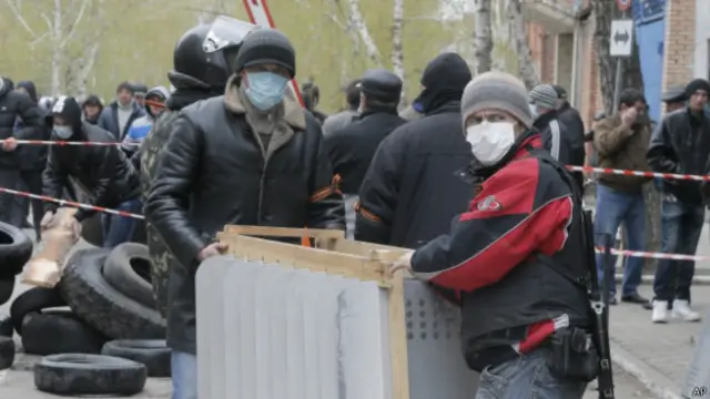 Вооруженные пророссийские активисты в Славянске