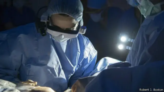 لا تزال هذه النظارة بحاجة إلى تجارب أوسع قبل اعتمادها للاستخدام الجراحي الروتيني.