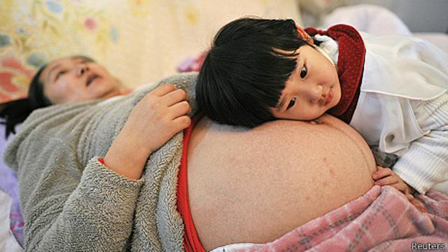 Mujer china embarazada