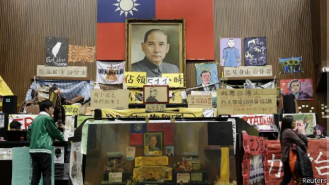 台湾立法院议场内的抗议