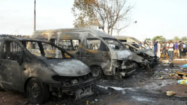 دمرت في الانفجار 16 حافلة كبيرة و24 حافلة صغيرة.