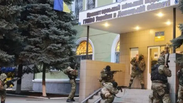 milicianos em Kramatorsk