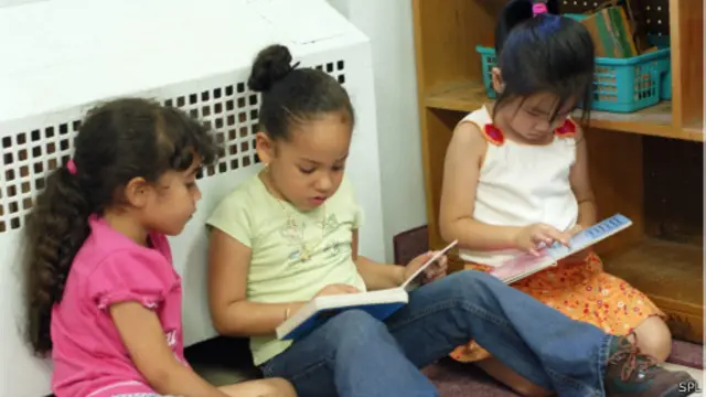 Різні імена популярні у різних соціальних групах, а ці групи мають різні можливості й цілі