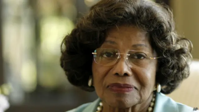 Katherine Jackson, yashaka ko ikigo AEG kimushumbusha amahera arenga umuriyaridi n'igice kubera urupfu rw'umuhungi wiwe