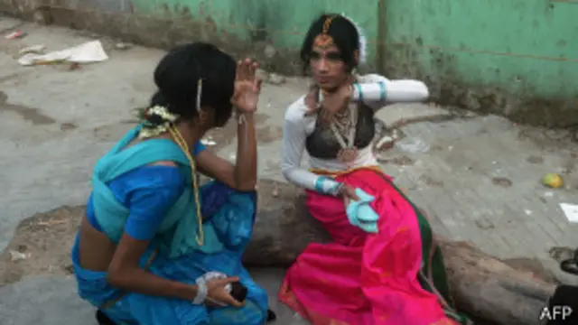 အိန္ဒိယမှာ လိင်ပြောင်းလဲ ခံယူသူ အနည်းဆုံး တစ်သန်းခွဲရှိ