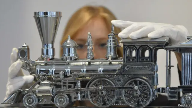 стальная модель паровоза 