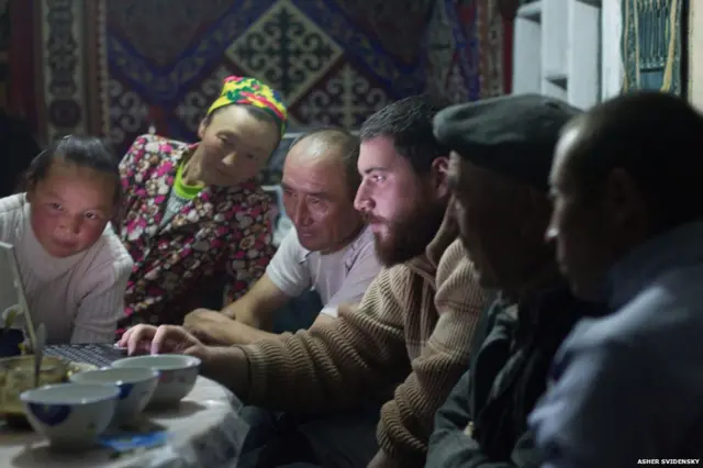 فتاة الصقور