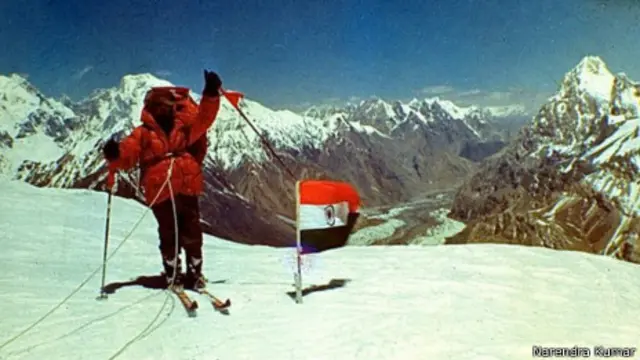 Soldado indio con la bandera india. Foto cortesía: Narendra Kumar 