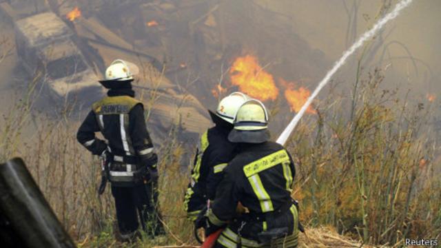 En Chile, hay unos 40.000 bomberos; 25.000 de ellos activos y los demás en funciones diferentes.