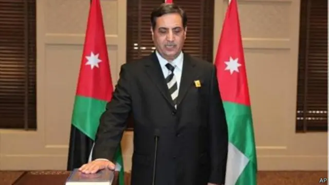 يقول الخاطفون إن الدبلوماسي الأردني لم يصب بأي اذى.