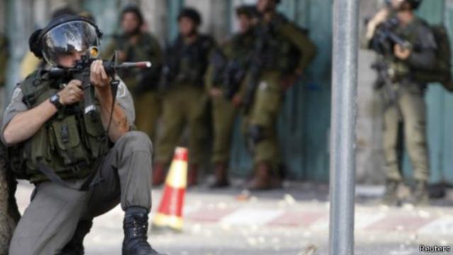 زاد توتر الأوضاع في الخليل بعد مقتل الشرطي الإسرائيلي. 