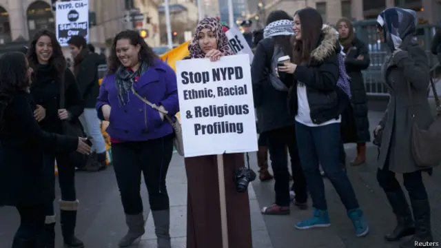 अमरीकी मुस्लिम महिला प्रदर्शन