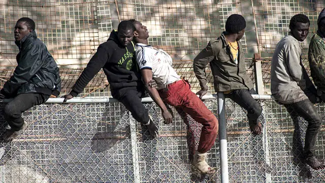 स्पेन में घुसने की फिराक में लोग