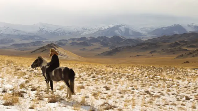 "Мўғулистонда авлодлар оша яшаб келган ҳар бир анъана тақдири бугун ёшларнинг қўлида", дейди Свиденский. "Ҳамма нарса ўзгаради ва ўзгача тус олади ва эҳтимоллар ажабланарлидир".