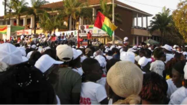 Des militants du PAIGC à la Place Imperio lors du dernier meeting de la campagne électorale. L'ancien parti unique est arrivé premier à la présidentielle et aux parlementaires. (Photo: archives)