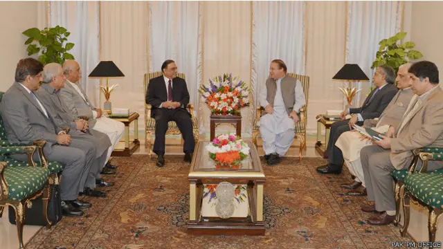 पाकिस्तान में नवाज शरीफ और जरदारी की बैठक