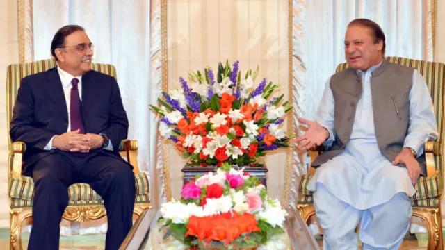 آصف زرداری کی پاکستان آمد کے بعد پیپلز پارٹی سیاسی بحران کے خاتمے کے لیے زیادہ سرگرم ہوئی ہے