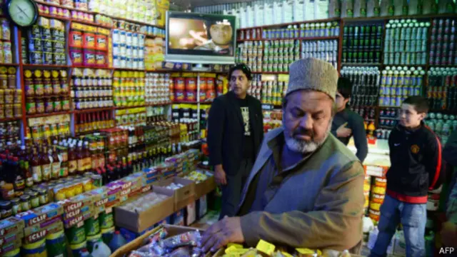 د اسیا پرمختیايي بانک د اقتصادي ودې د دغه ورو والي ستر لامل د هېواد د سیاسي ټیکاو په اړه د اعتماد کموالی په ګوته کړی دی.