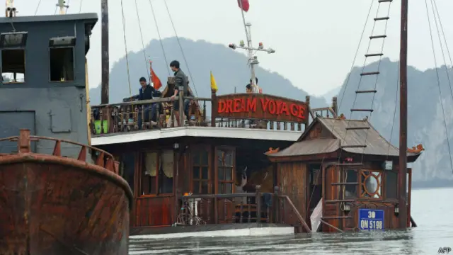 Tàu Dream Voyage bị đắm ở Hạ Long năm 2011