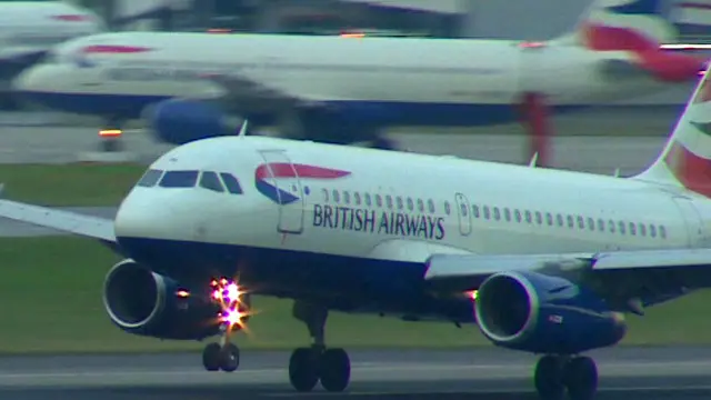 تفرض ضريبة السفر جوا على كل المسافرين من المطارات البريطانية.