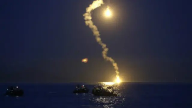 မီးကျည်တွေနဲ့ ညလုံပေါက်ရှာ 