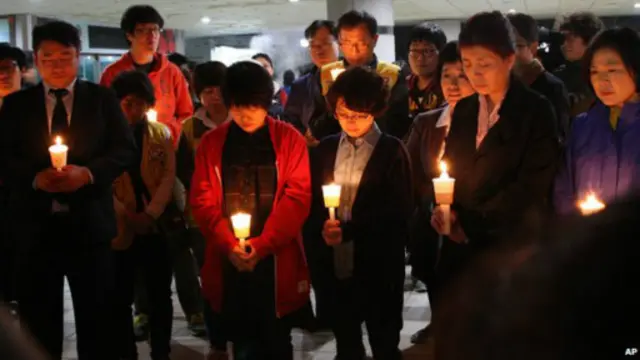 قال مسؤلو الإنقاذ أن هناك أملاً ضئيلاً بإيجاد أحياء داخل العبارة المنكوبة