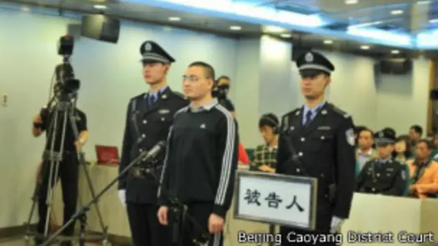 秦火火于北京朝阳区法院出庭（17/4/2014）