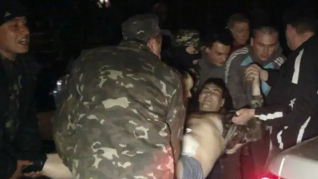 وزارة الداخلية قالت إن مهاجمين هاجموا القاعدة بقنابل البنزين فردت القوات عليهم.