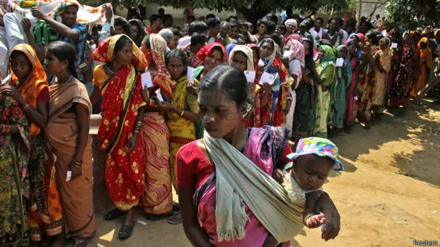 ओडिशा, वोट देते लोग