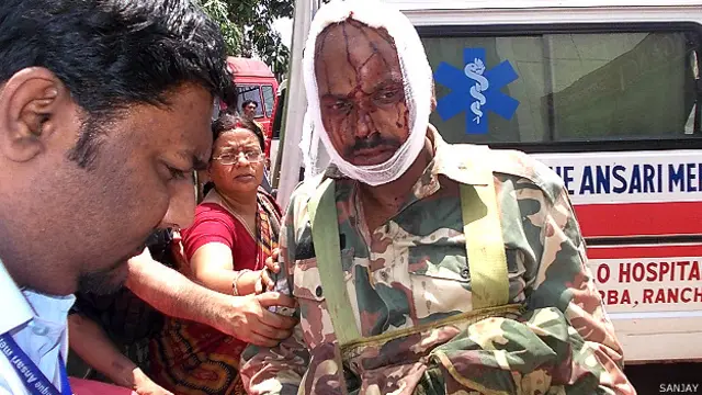 माओवादी हमले में घायल सीआरपीएफ़ का जवान