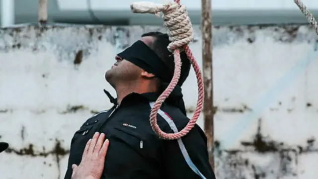 الجاني قبيل البدء في تنفيذ حكم الإعدام فيه.